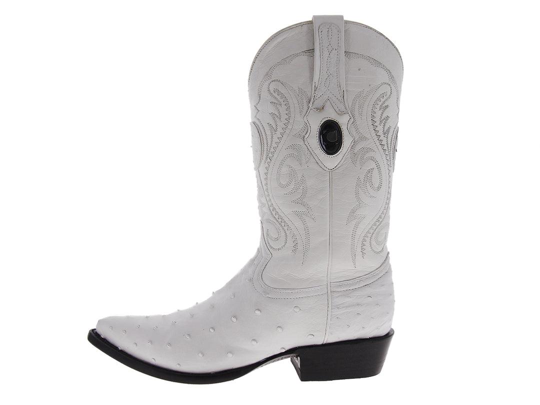 Bota vaquera de cuero color blanco con bordados decorativos y suela negra.