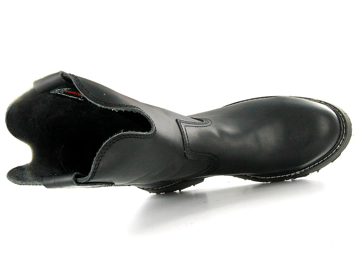 Par de botas negras de cuero estilo Roper de la marca Work Power sobre fondo blanco.