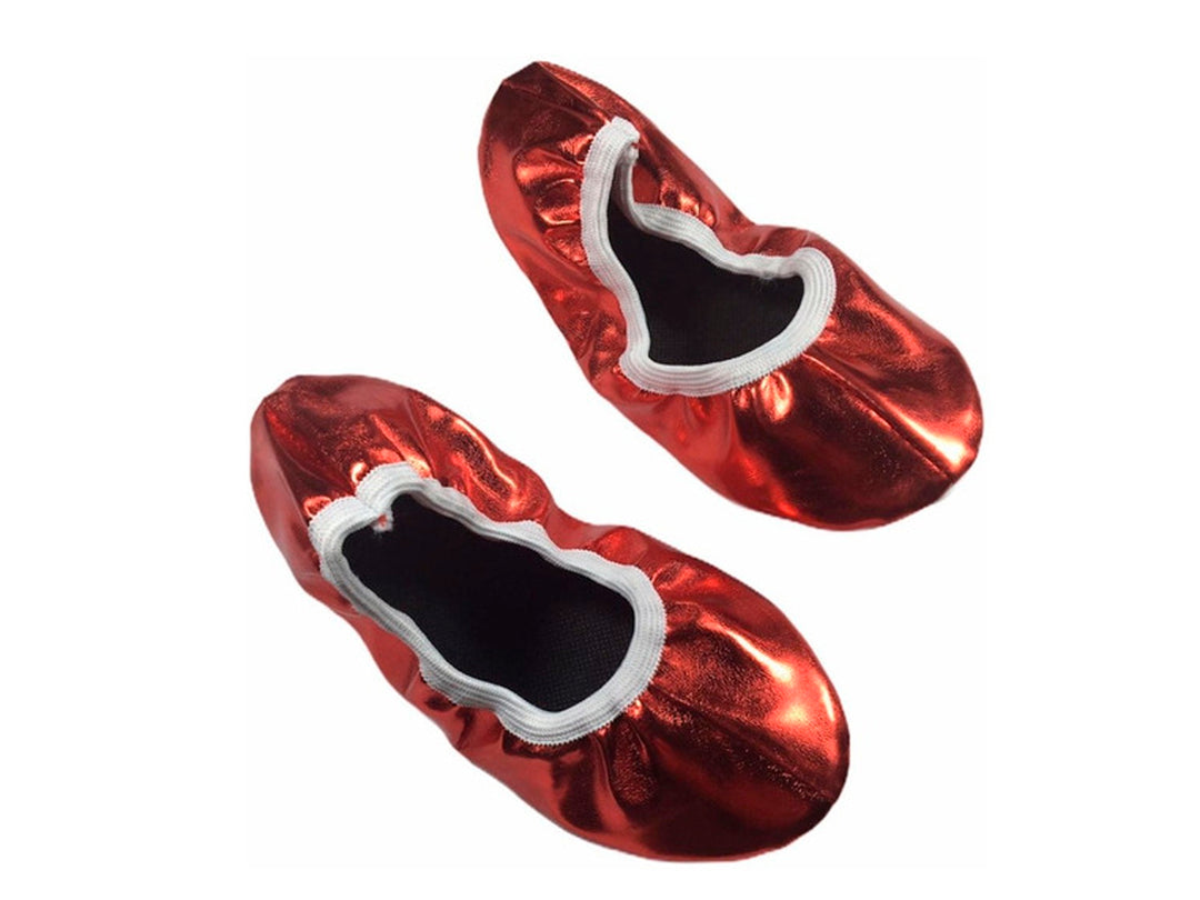 Par de zapatos toreras para niña en color rojo brillante con borde blanco.
