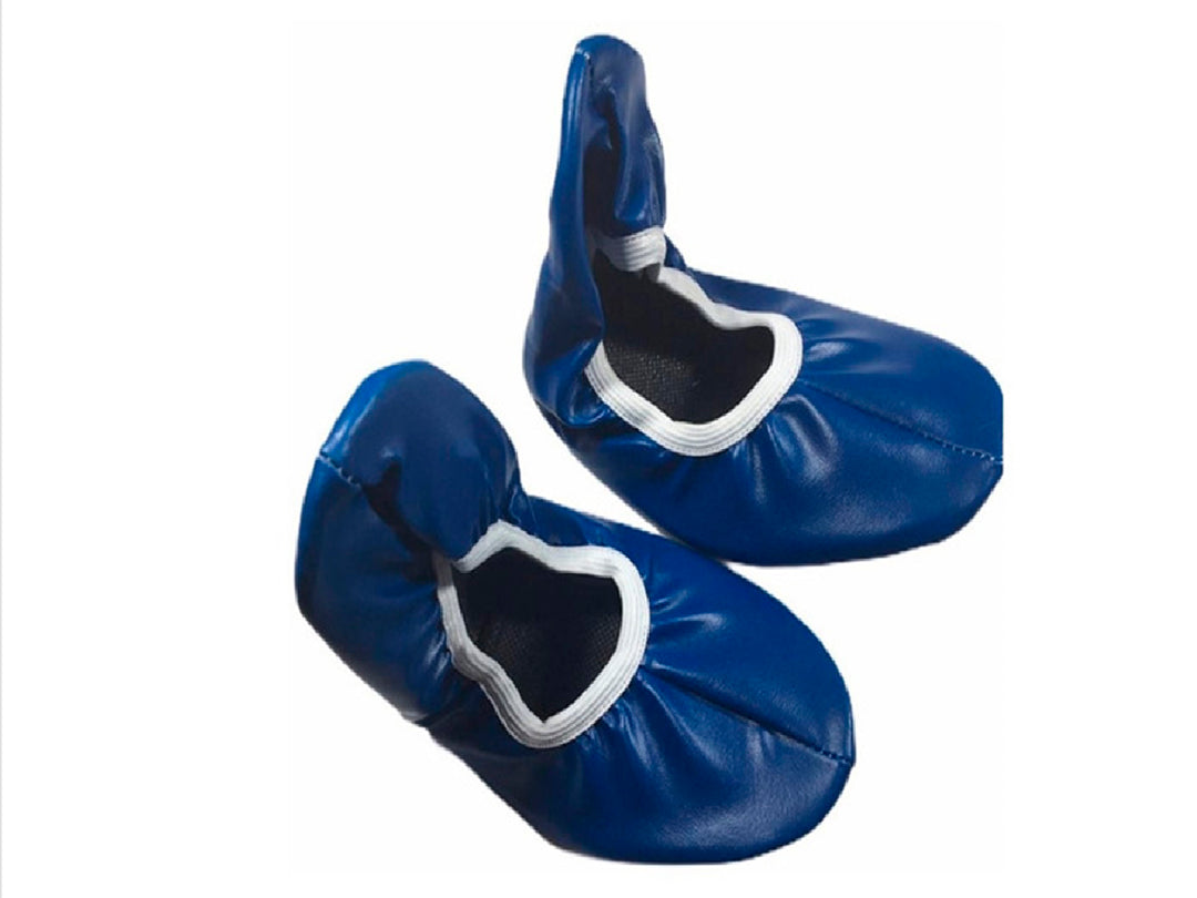Par de zapatos de danza toreeras color azul rey con ribete blanco para niña.