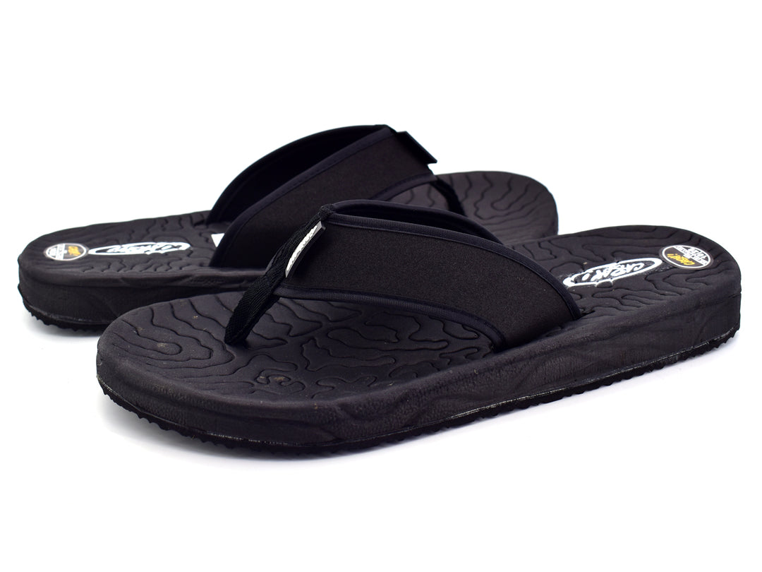 Par de sandalias CARAY FLEX color negro con diseño ergonómico y suela texturizada.