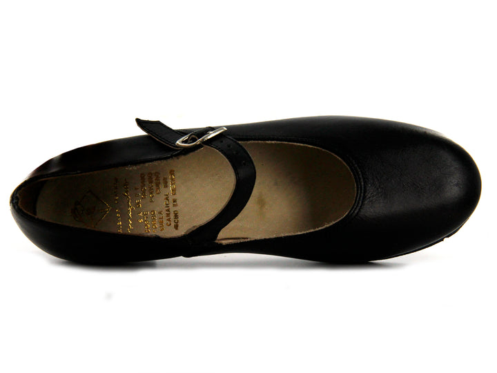 Par de zapatos negros estilo Mary Jane para niños con correa y hebilla.