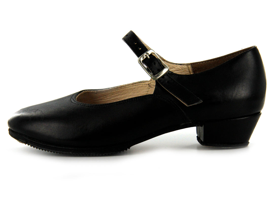 Par de zapatos negros estilo Mary Jane para niños con correa y hebilla.