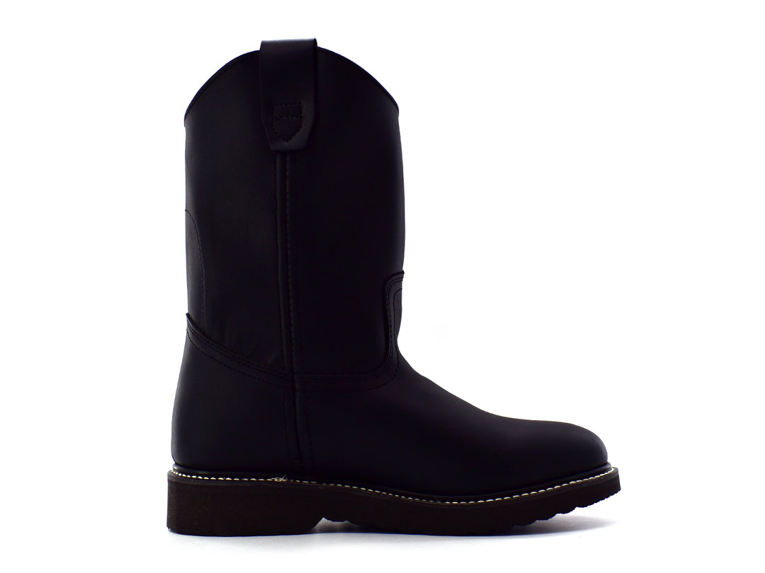 Bota de cuero color negro estilo western con acabado mate y suela gruesa sobre fondo blanco.