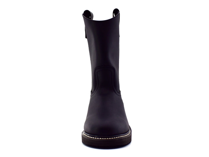 Bota de cuero color negro estilo western con acabado mate y suela gruesa sobre fondo blanco.