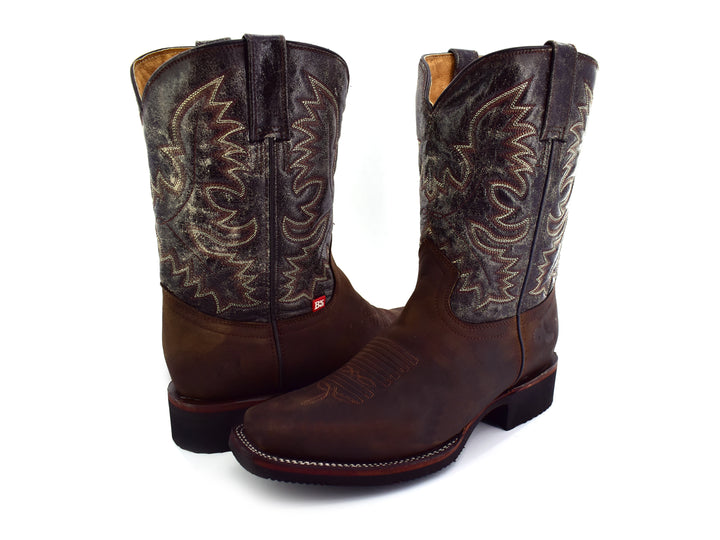 Bota vaquera Israel Boots en color café con detalles bordados en dorado en la caña.