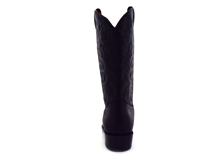 Bota vaquera de cuero color negro con detalles bordados en el cuerpo y punta afilada.