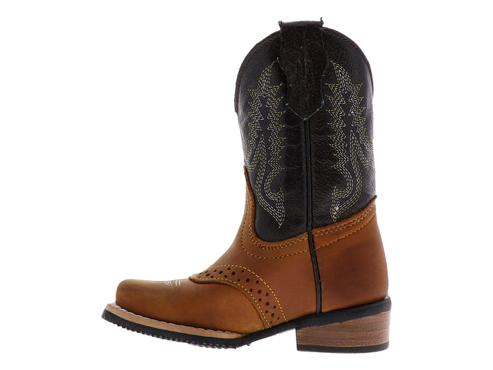 Botas vaqueras para niño en color miel y café oscuro con detalles bordados en el tubo.