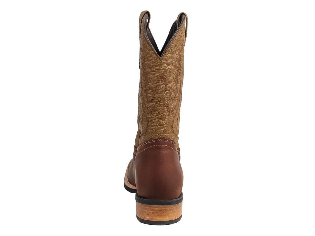 Bota vaquera para niño en color marrón con tubo beige bordado y suela resistente.