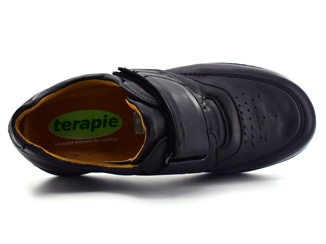 Par de zapatos negros para Niño con correa de velcro y acabado liso.