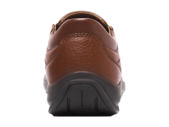 Zapato casual Flexi color tan de cuero con suela negra y diseño sin cordones para hombre.