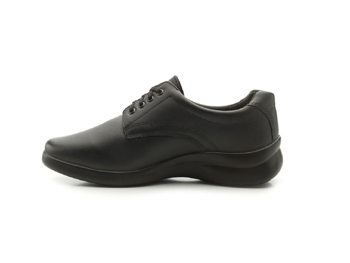 Zapato plano de cuero color negro con cordones para mujer.