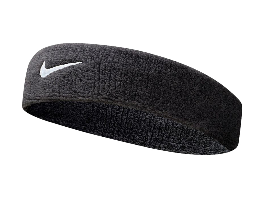 Banda deportiva Nike en color negro y gris con logotipo blanco frontal.