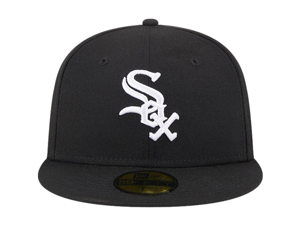 Gorra New Era color negro con logotipo de Chicago White Sox en blanco y visera plana.