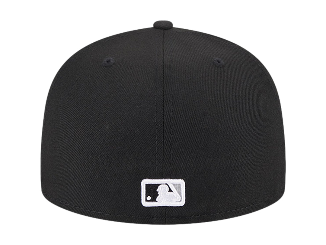 Gorra New Era color negro con logotipo de Chicago White Sox en blanco y visera plana.