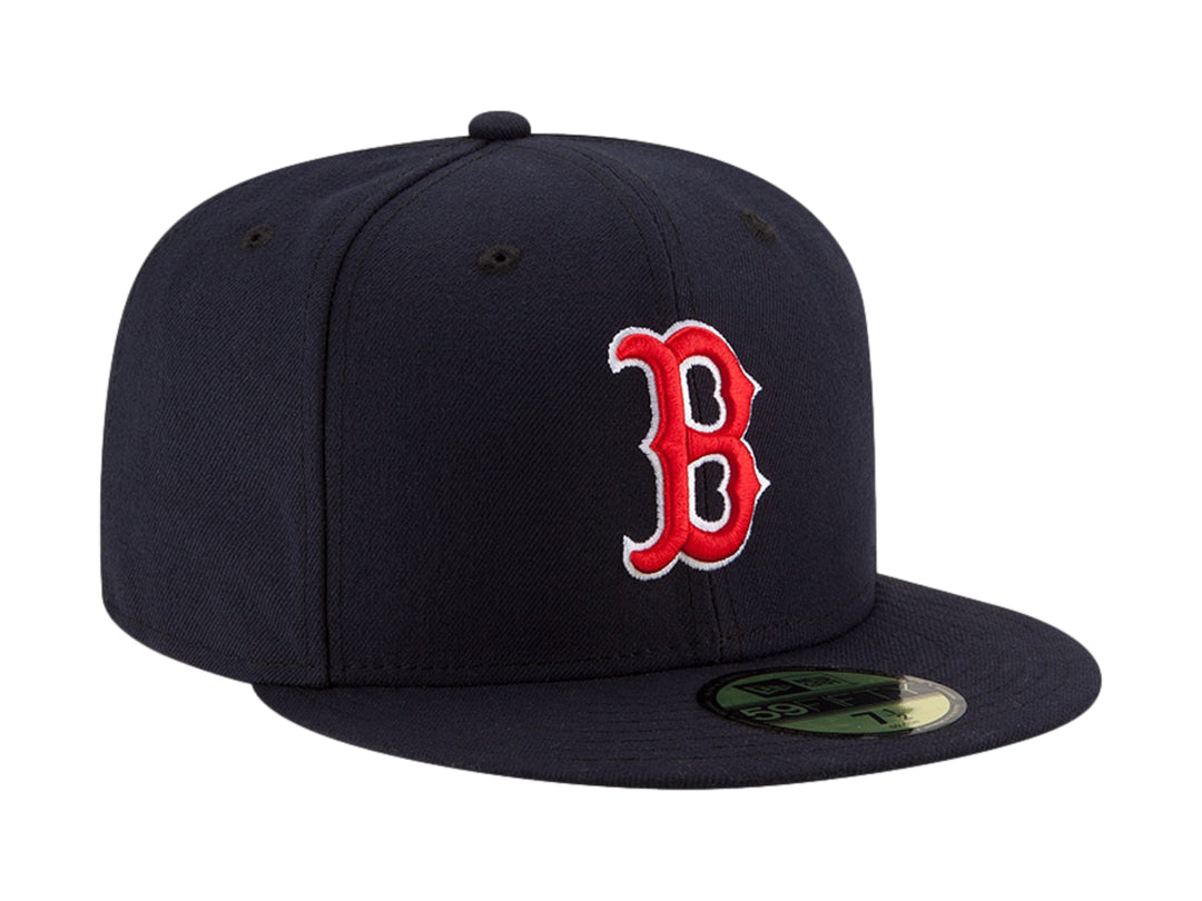 Gorra de béisbol New Era color obsidian con logotipo bordado en rojo y blanco.