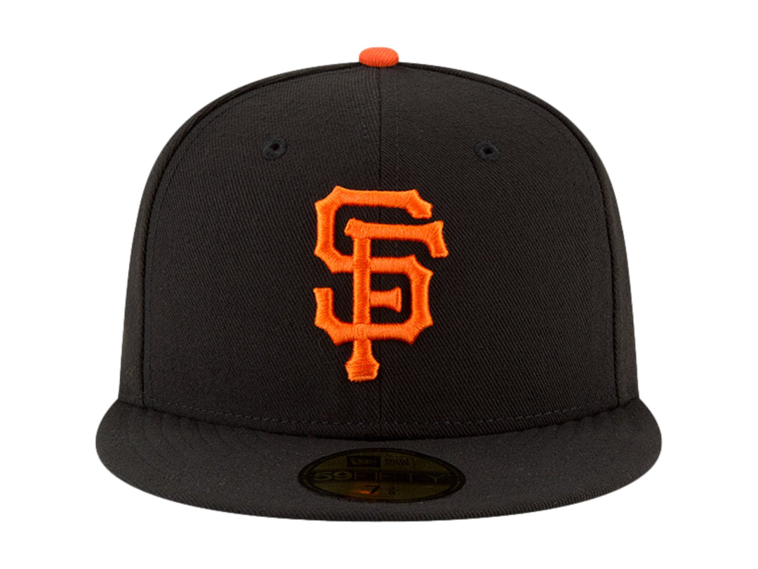 Gorra de béisbol New Era color negro con logotipo naranja de San Francisco Giants y visera plana.