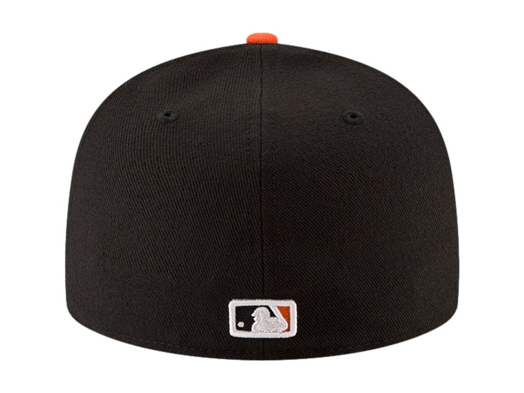 Gorra de béisbol New Era color negro con logotipo naranja de San Francisco Giants y visera plana.