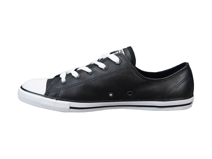 Tenis Converse modelo Dainty Ox en color negro con cordones y suela blanca, diseño casual de corte bajo.