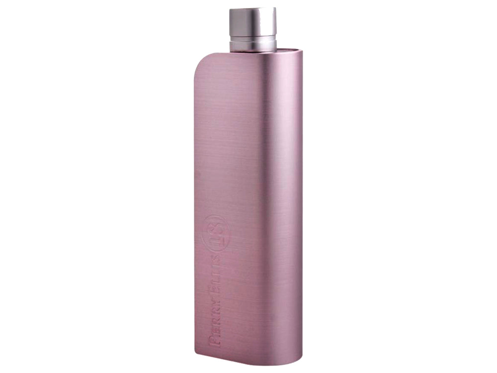 Frasco y caja de perfume Perry Ellis 18 Woman en color rosa metalizado mate con tapa plateada.