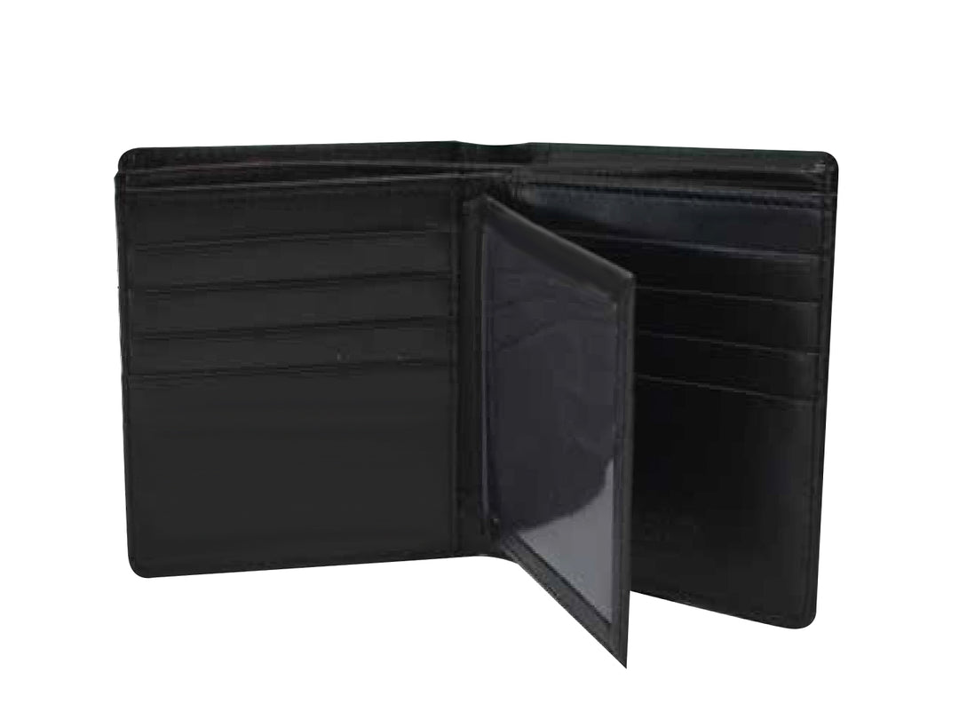 Cartera negra de cuero con parte superior texturizada y logo plateado en la parte inferior.