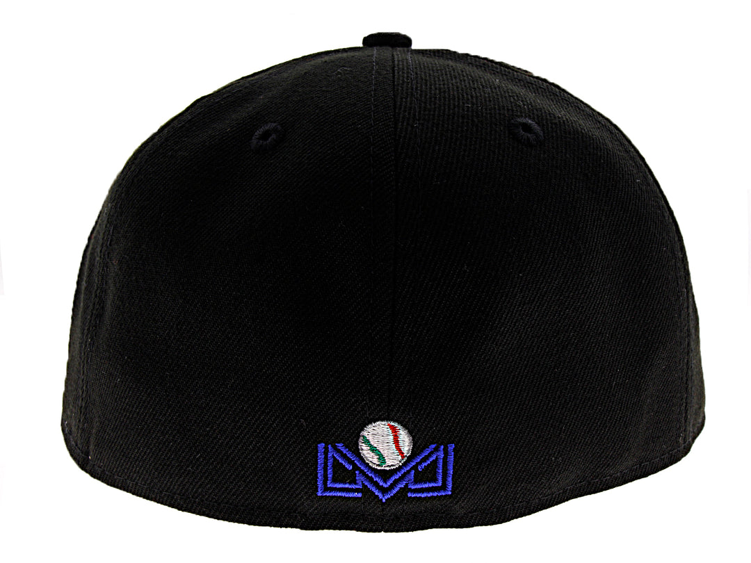 Gorra de béisbol New Era color negro con logotipo TC bordado en color púrpura y dorado.