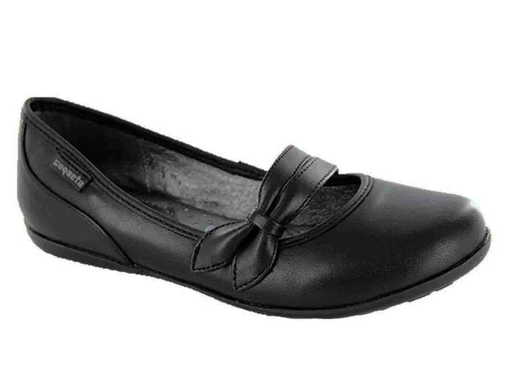 Zapato negro para niña estilo Mary Jane con moño decorativo y suela plana.