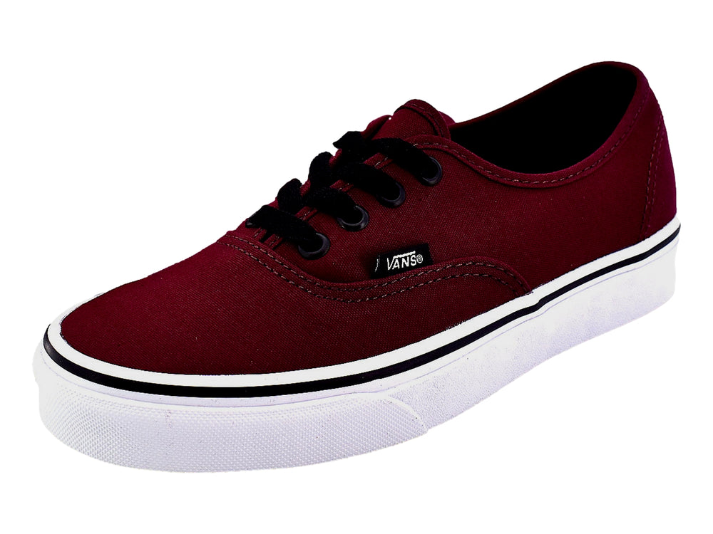 Tenis VANS Authentic en color rojo oscuro Port Royale con suela blanca y detalles en negro.
