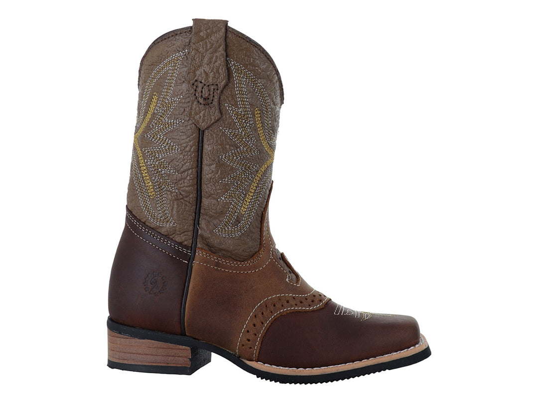 Bota vaquera para niño en colores marrón y beige con costuras decorativas amarillas.