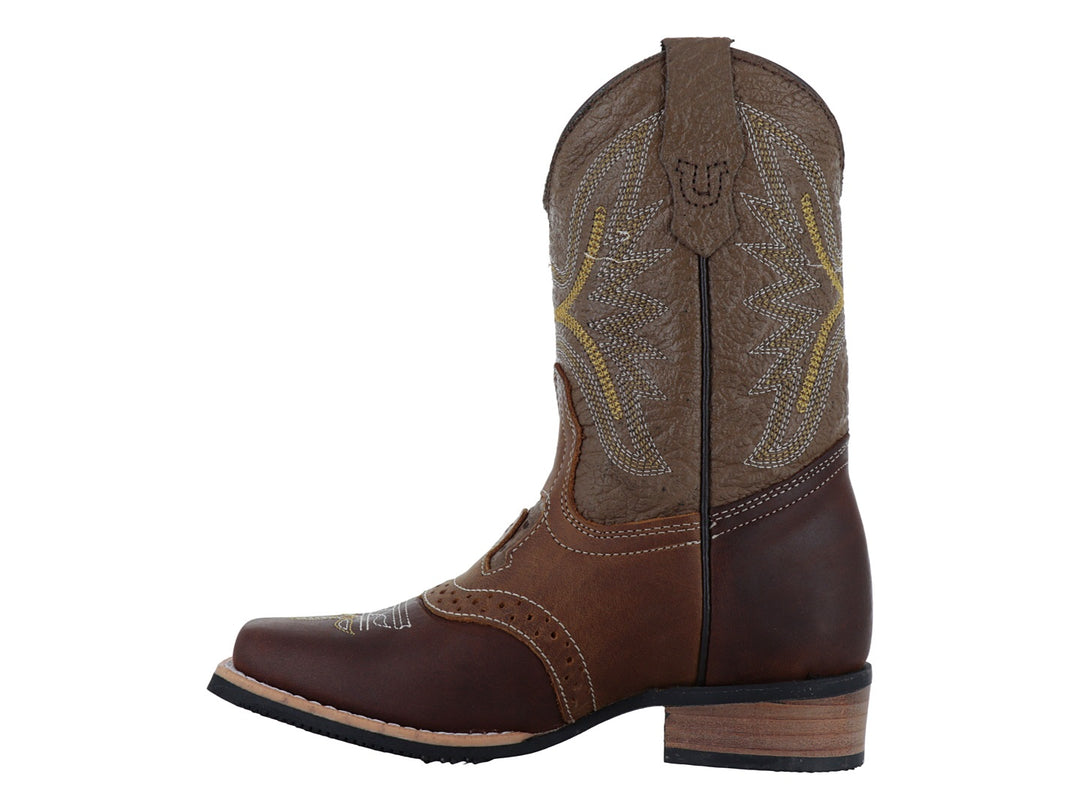Bota vaquera para niño en colores marrón y beige con costuras decorativas amarillas.