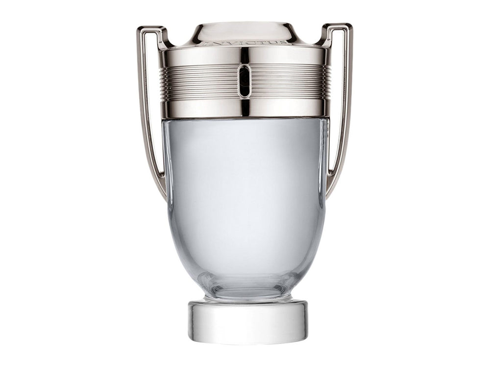 Perfume Paco Rabanne Invictus en botella plateada con forma de trofeo y su caja gris