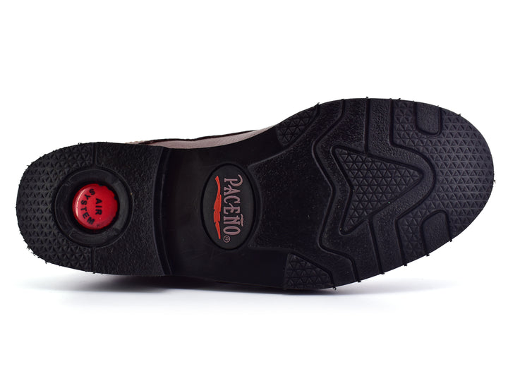 Botines color café con cordones y suela negra.
