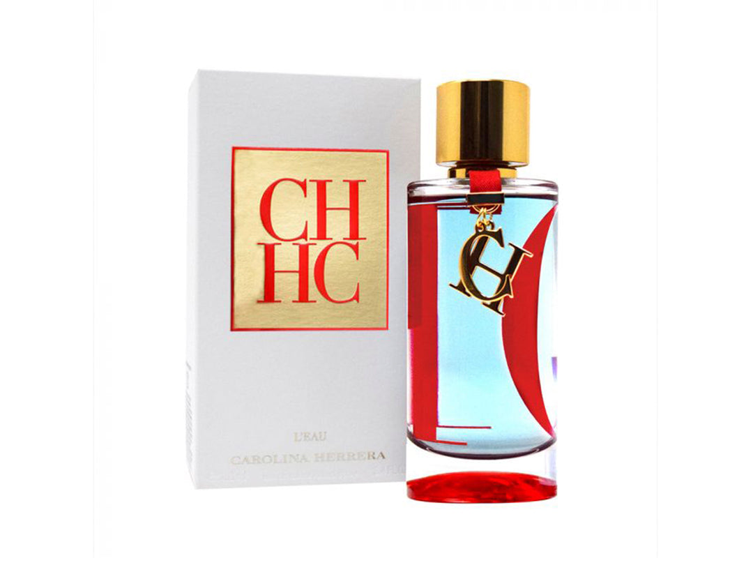 Perfume Carolina Herrera CH L'Eau con botella de cristal roja y dorada y su caja blanca.