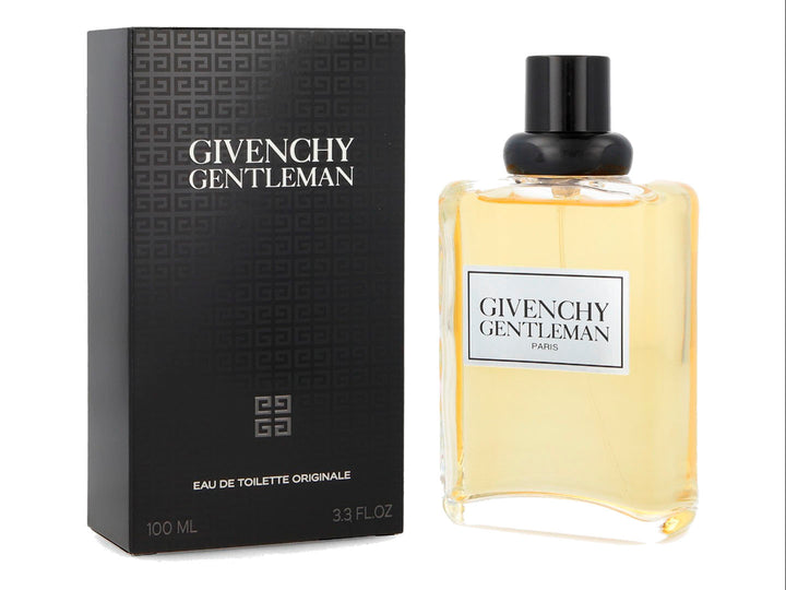 Perfume Givenchy Gentleman con botella de vidrio transparente y líquido dorado junto a su caja negra.