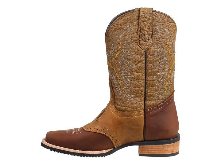 Bota vaquera para niño en colores café y arena con bordados decorativos y suela negra.