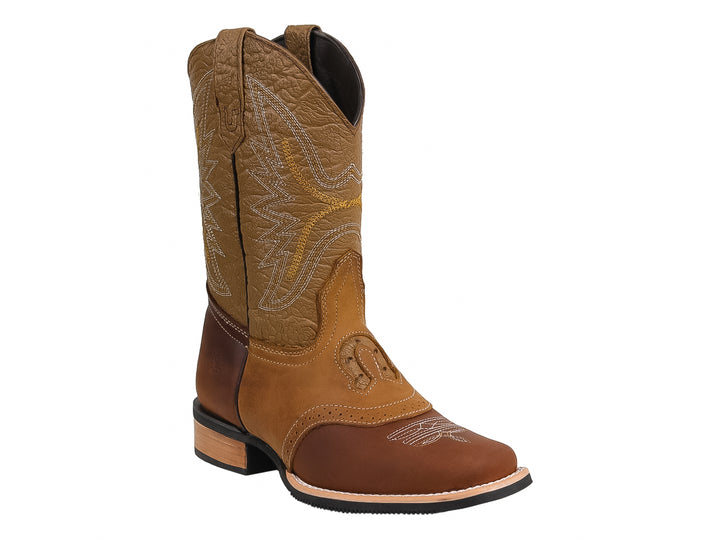 Bota vaquera para niño en colores café y arena con bordados decorativos y suela negra.