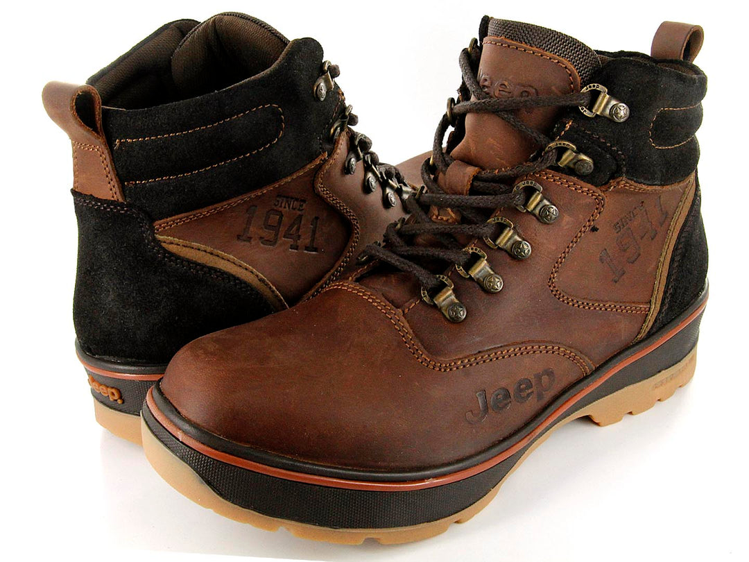 Bota Jeep color bronce con detalles en negro y suela robusta para hombre.