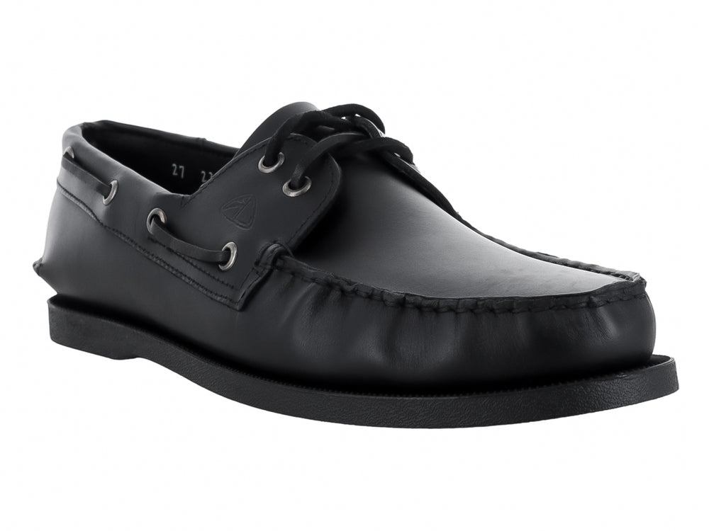Zapato tipo mocasín de color negro con cordones y ojillos metálicos sobre fondo blanco.