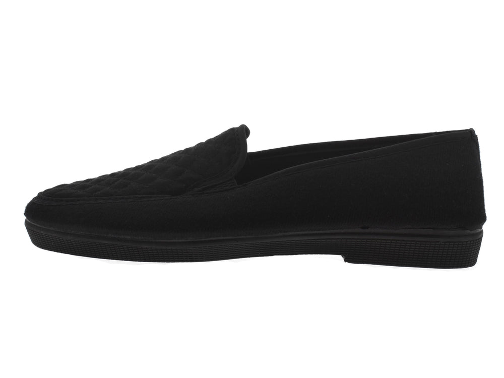 Par de pantuflas negras de tela duvetina, diseño cerrado y cómodo.