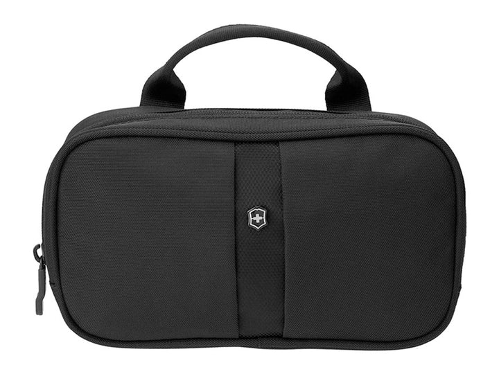 Neceser de viaje color negro de la marca Victorinox con asa superior y cierre.