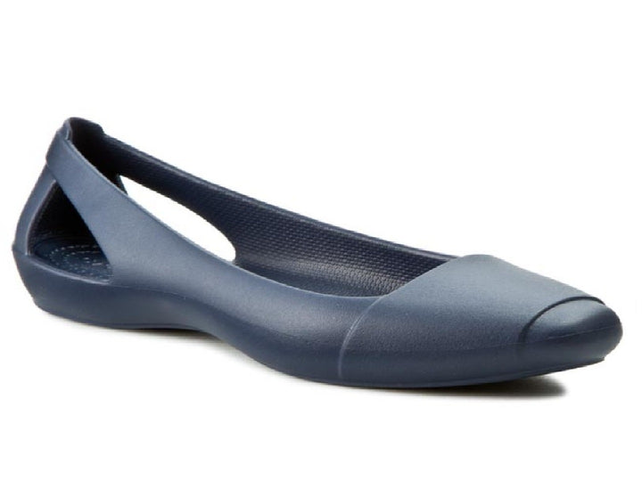 Zapato plano Crocs Sienna para mujer en color azul marino con acabado mate.