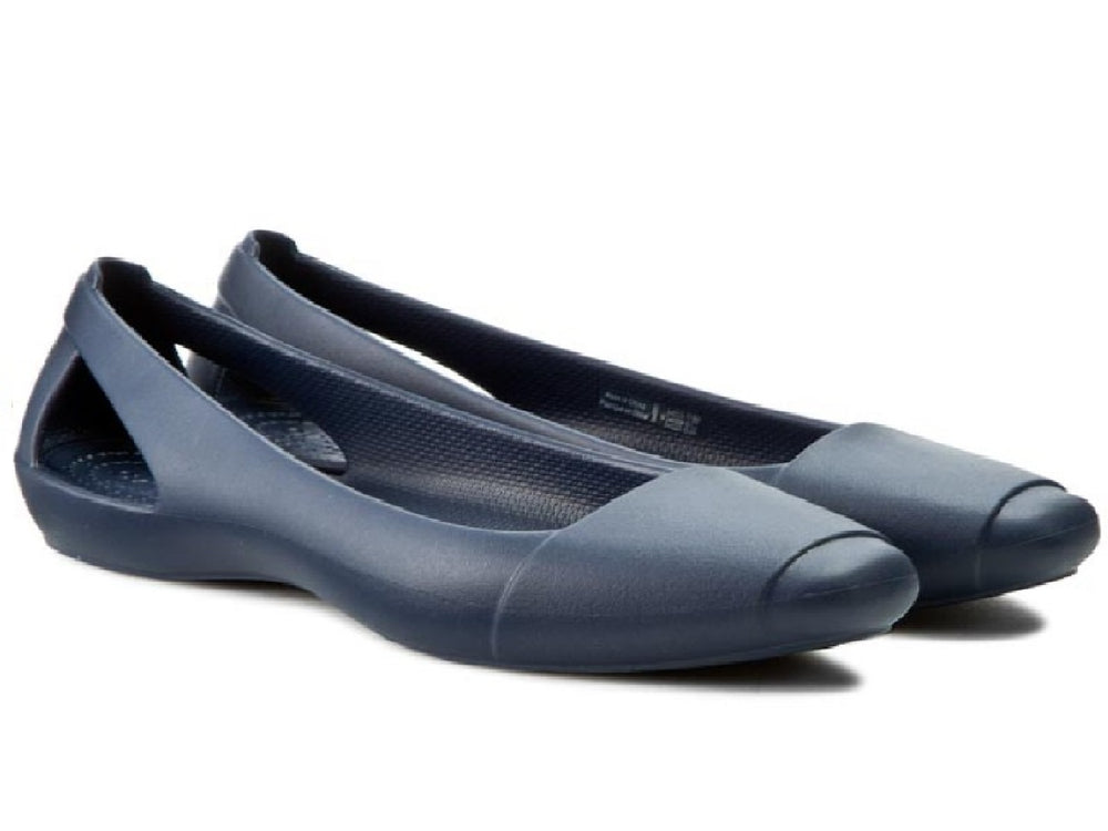 Zapato plano Crocs Sienna para mujer en color azul marino con acabado mate.