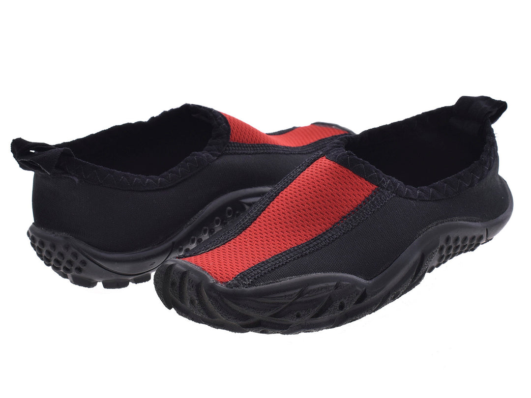 Zapatos acuáticos Luva Aquashoes color negro con detalle en rojo y suela antideslizante.