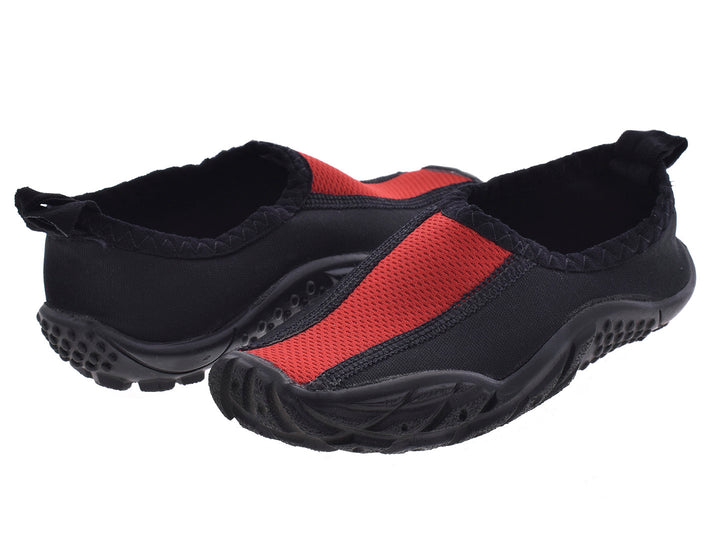 Zapatos acuáticos Luva Aquashoes color negro con detalle en rojo y suela antideslizante.