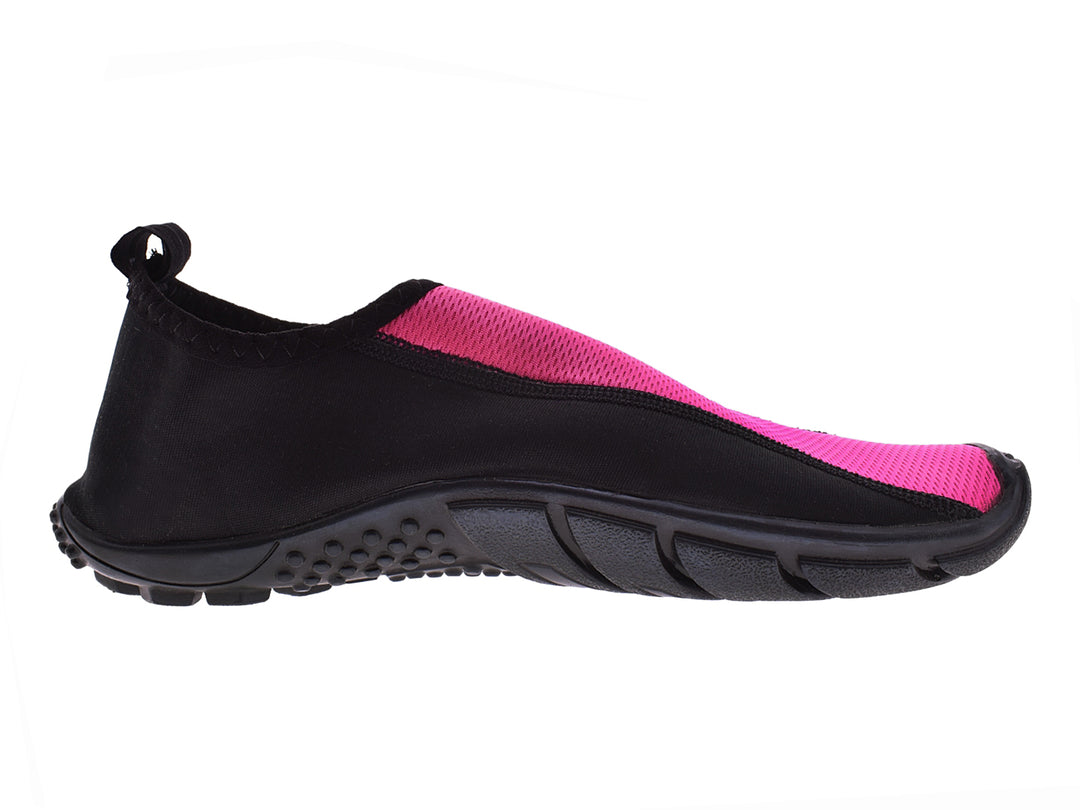 Zapatos acuáticos Luva en color negro con franja fucsia, diseño deportivo para mujer.