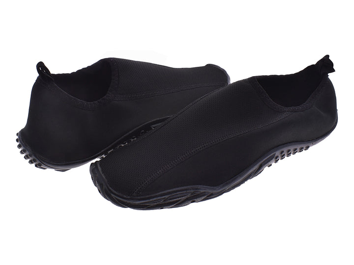 Par de zapatos acuáticos Luva Aquashoes color negro para hombre.