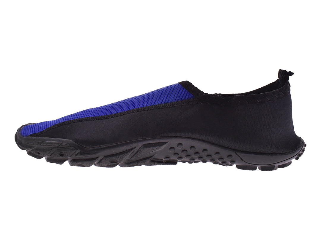 Zapatos acuáticos Luva en colores negro y azul rey, estilo deportivo slip-on.