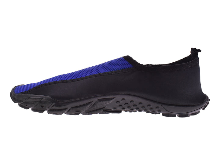Zapatos acuáticos Luva en colores negro y azul rey, estilo deportivo slip-on.