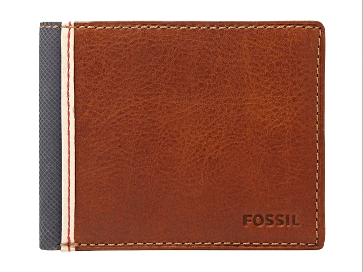 Cartera Fossil de cuero color café con detalle lateral en gris y blanco.