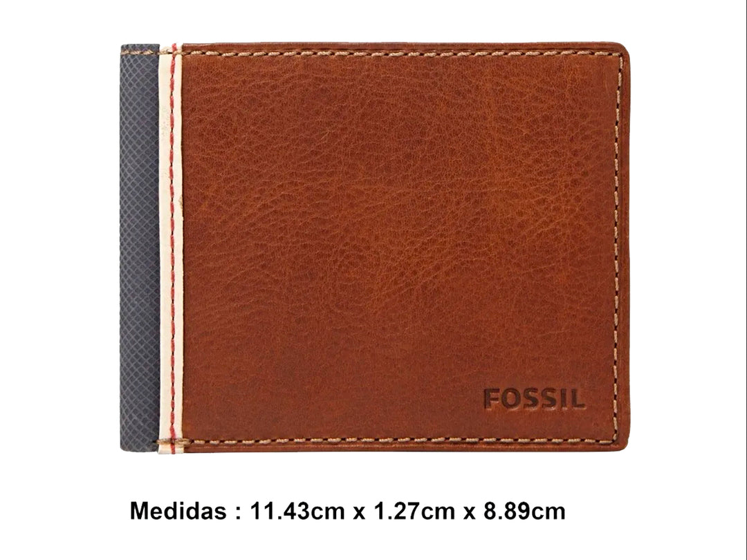 Cartera Fossil de cuero color café con detalle lateral en gris y blanco.
